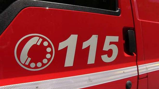 Sanremo, furgone esce fuoristrada: si mobilitano i vigili del fuoco