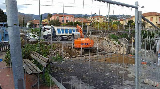 Il pontino di via Campodonico non esiste più, Diano Marina perde ... - Riviera24.it