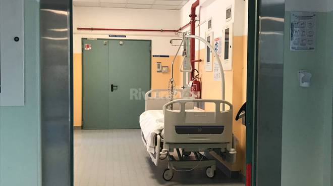 Coronavirus, chiuso il terzo piano dell’ospedale di Bordighera. Tomatis: «Qual è il motivo?»