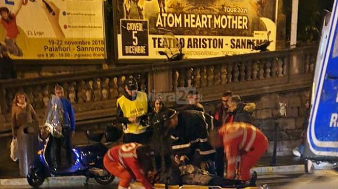 Sanremo, scooter travolge donna di fronte alla torre saracena. In ospedale