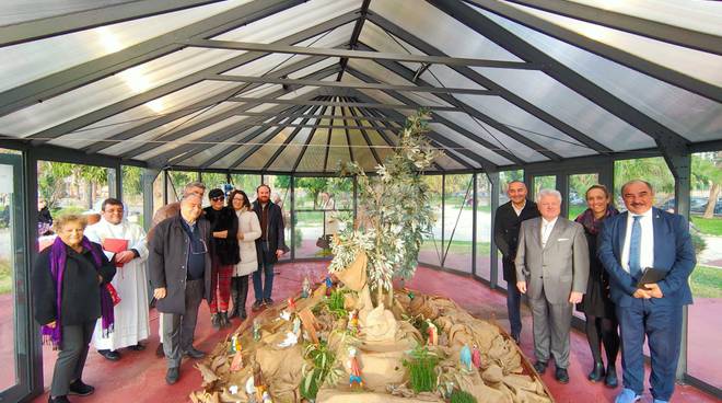 Ventimiglia, inaugurato presepe ‘ligure’ all’orangerie dei giardini Reggio. «Rispettiamo tutti, ma questa è la nostra tradizione»