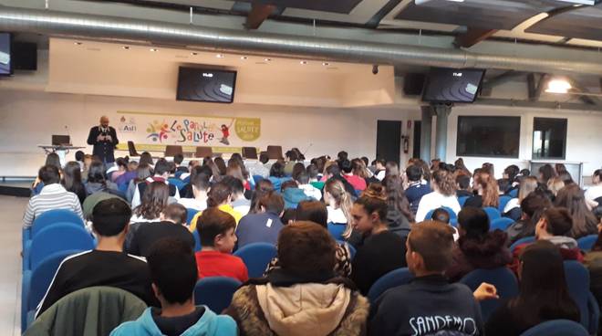 Cyberbullismo, gli studenti a lezione dalla Postale al “Sanremo Festival della Salute”