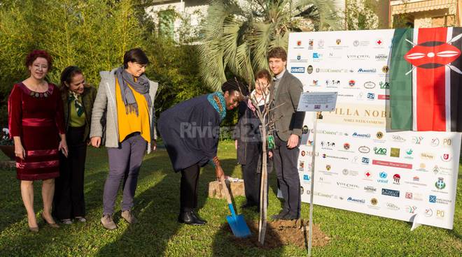 A Sanremo piantato un albero in onore di “Tree Lady”, premio Nobel per la pace