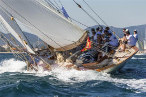 Sailing-yacht-HISPANIA-Sail-n-ESP-1-Class-GE15M-Year-1909-Boat-Type-15METRE-Designer-W_-FIFE-III-Photo-Carlo-Borlenghi