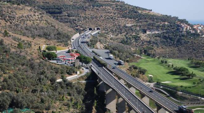 Segnale assente su autostrade, strade e ferrovia da Ventimiglia a Sarzana. Approvata proposta della Lega