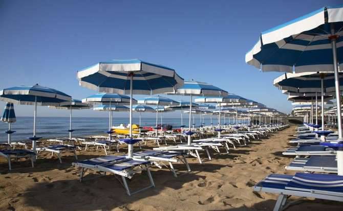 Stabilimento balneare ombrelloni spiaggia lido