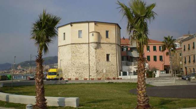 A Santo Stefano al Mare rassegna d’arte dedicata alla donna