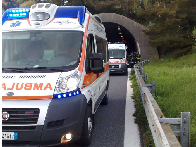 incidente croce oro cervo vigili fuoco autostrada