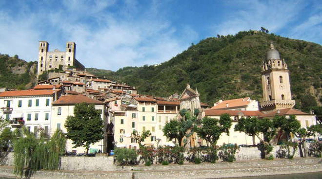 Dolceacqua si tinge di nero per Halloween