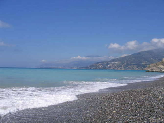 Spiaggia lungomare Varaldo a Ventimiglia