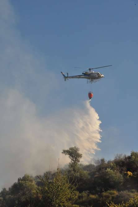 Incendio boschivo Poggio Sanremo elicottero Fiamme