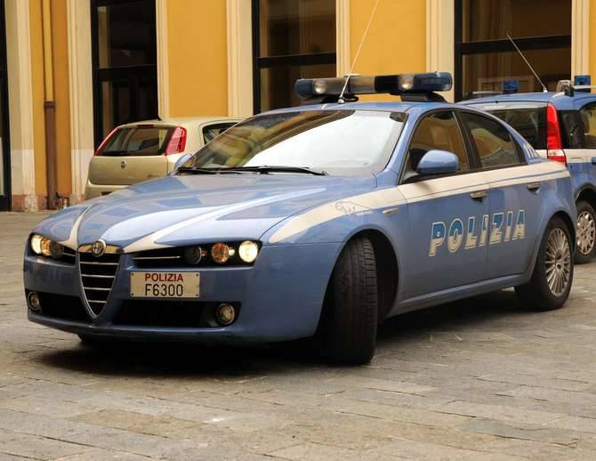 Volante Polizia generica Questura Imperia