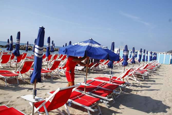 Sciopero ombrelloni spiegge balneari Sanremo