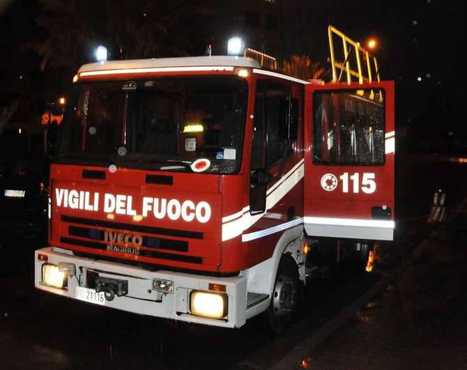 Vigili del fuoco notturna Incendio stabilimento balneare Italo Calvino Sanremo febbraio 2013