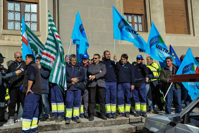 protesta dipendenti tra.de.co. imperia 17/2/14