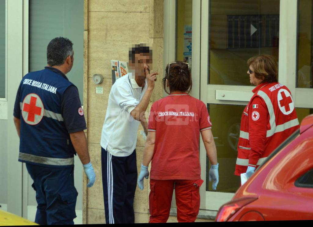 accoltellamento 118 croce rossa carabinieri maggio 2015 sanremo via martiri