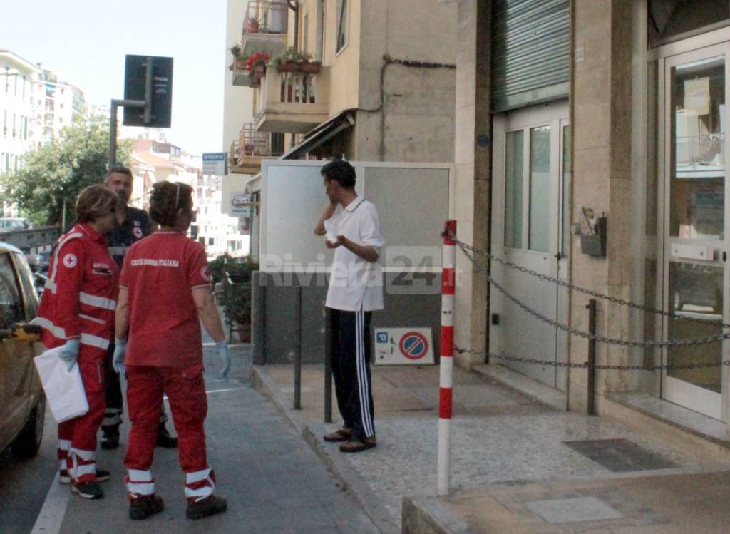 accoltellamento 118 croce rossa carabinieri maggio 2015 sanremo via martiri