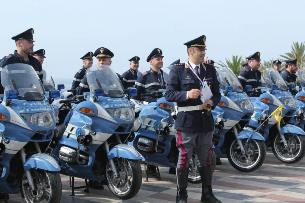 La polizia stradale scorta il Giro d'Italia