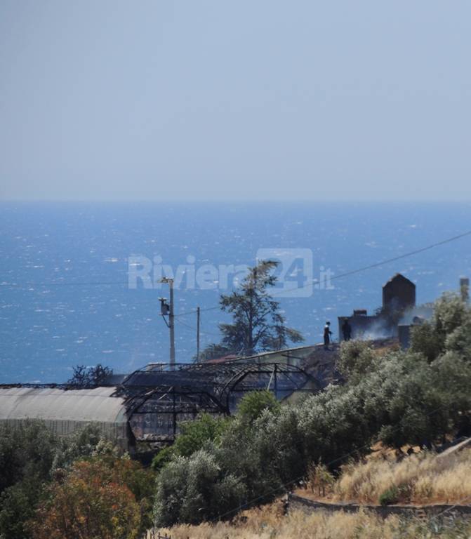 incendio sterpaglie tra riva e pompeiana