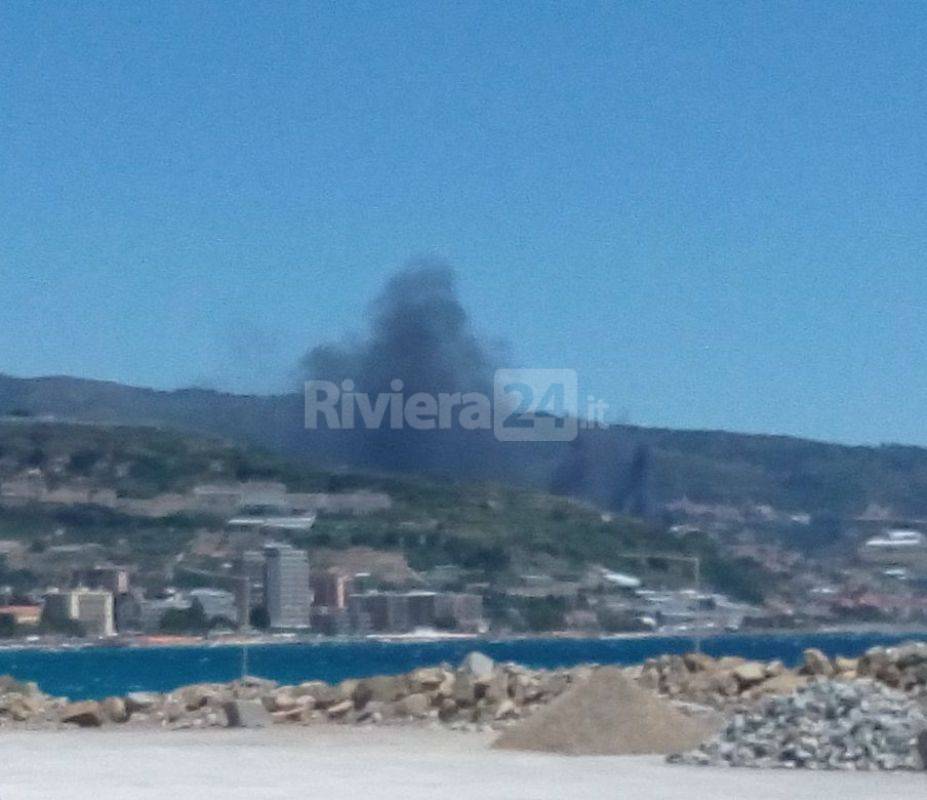 incendio sterpaglie tra riva e pompeiana