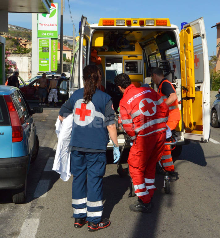 incidente auto scoooter riva ligure 115 118 croce verde rossa