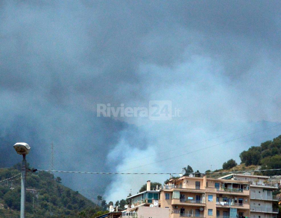 incendio boschivo tasciaire sanremo forestale elicottero 115