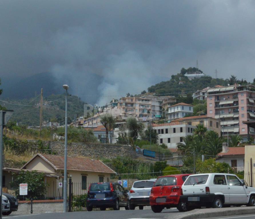 incendio boschivo tasciaire sanremo forestale elicottero 115