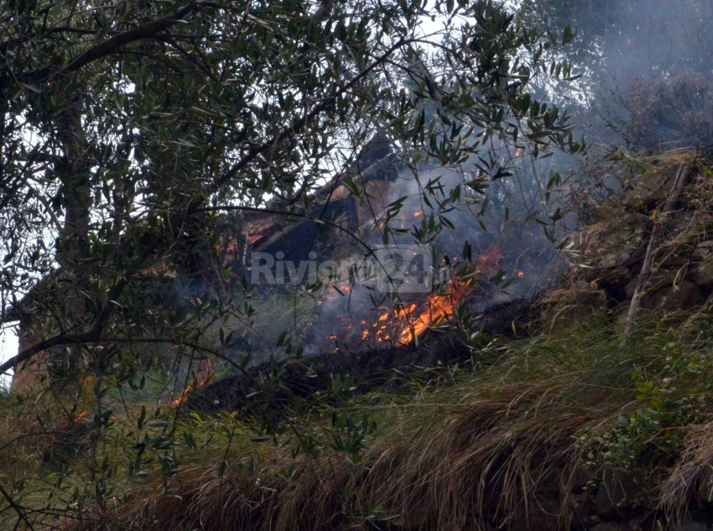 incendio boschivo tasciaire sanremo forestale elicottero 115