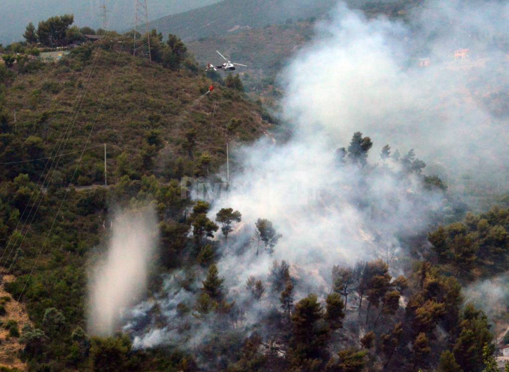 incendio boschivo tasciaire sanremo forestale elicottero 115