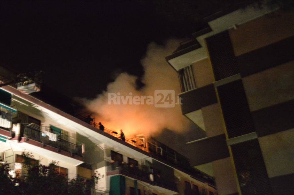 incendio via agosti 115 notturna