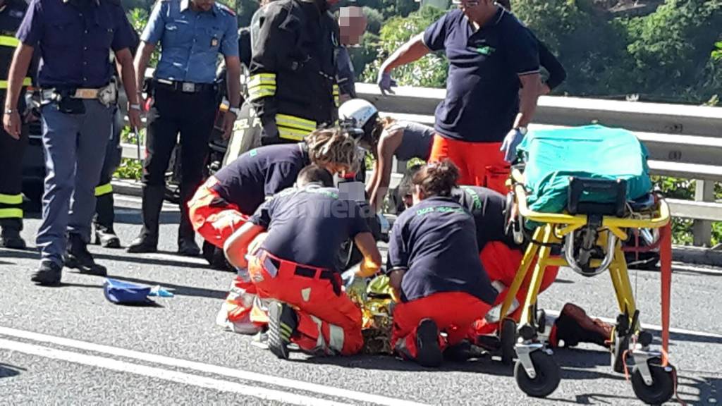 Incidente stradale tra due scooter sul cavalcavia di Roverino: grave un 84enne