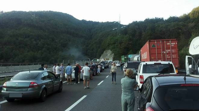 Controesodo “bollente” sull’A10 con code chilometriche tra Andora e Savona