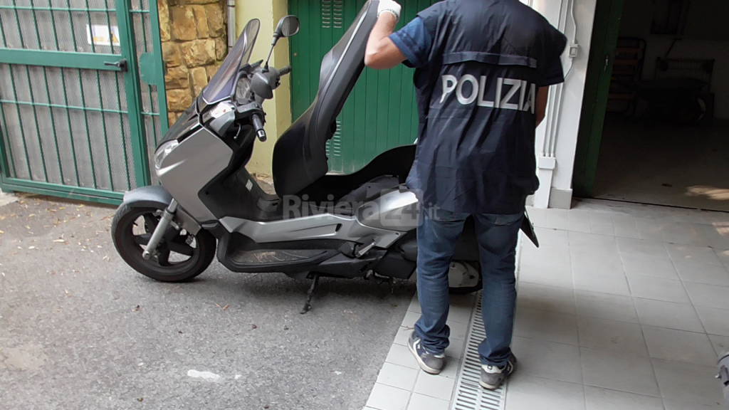 Sequestro squadra mobile katana bomba a mano granata scooter settembre 2015