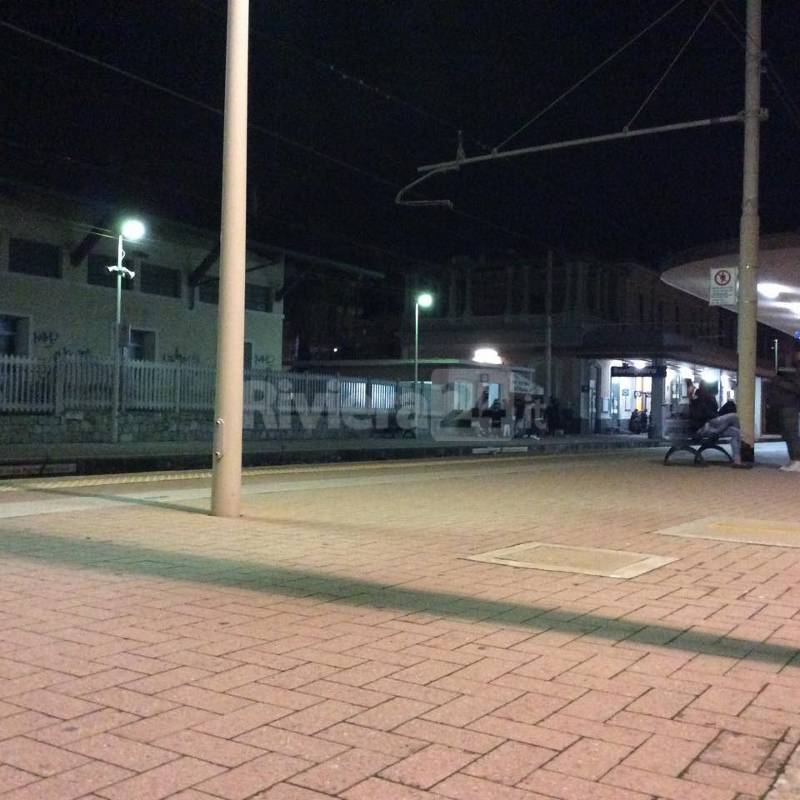 Controlli dei Carabinieri presso la Stazione ferroviaria di Bordighera 18 ottobre 2015