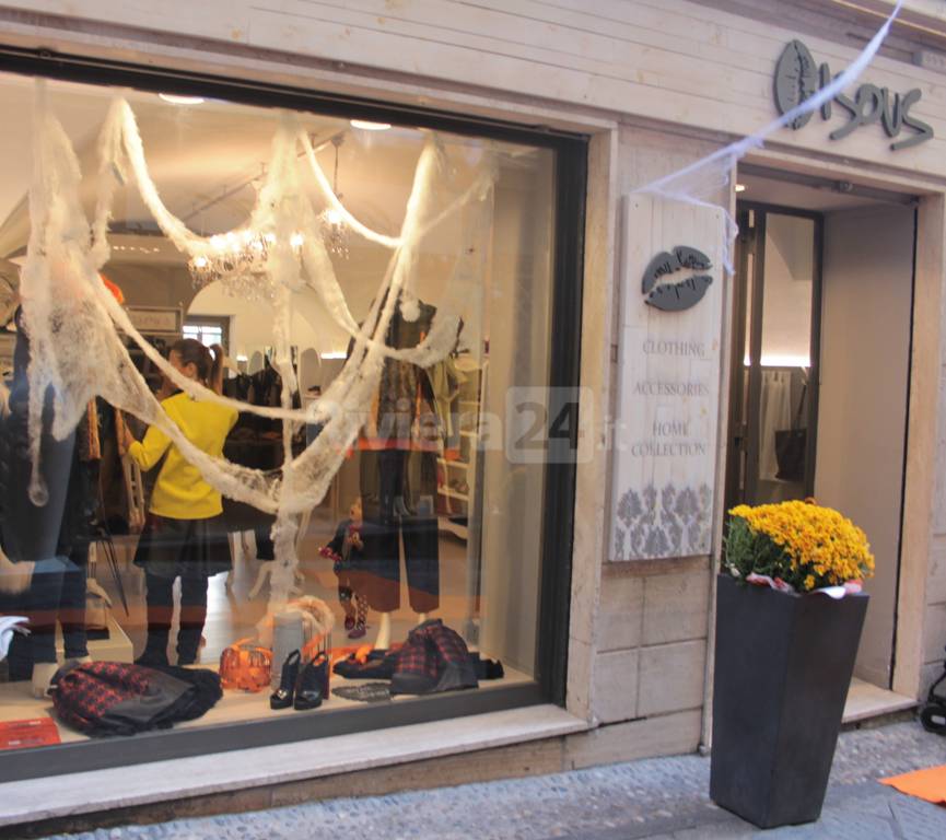 Halloween in via Cavour tra dolcetti, scherzetti ed eventi organizzati dai commercianti della via