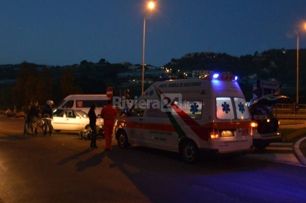 118 soccorsi incidente frontale auto scooter croce verde