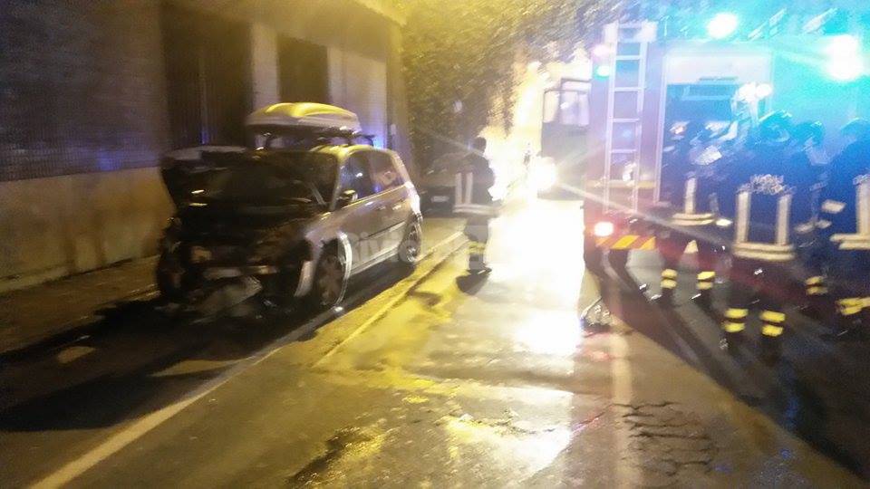 Ancora roghi: auto in fiamme in via Francia a Sanremo