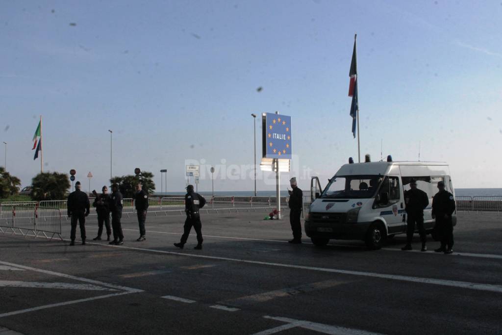 Frontiera italo-francese di Ventimiglia, i controlli della polizia