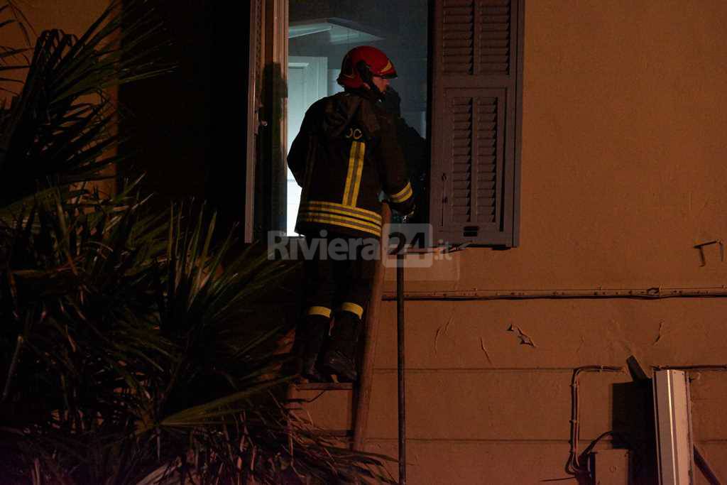 Imperia, attentato incendiario alla sala scommesse di piazza Calvi