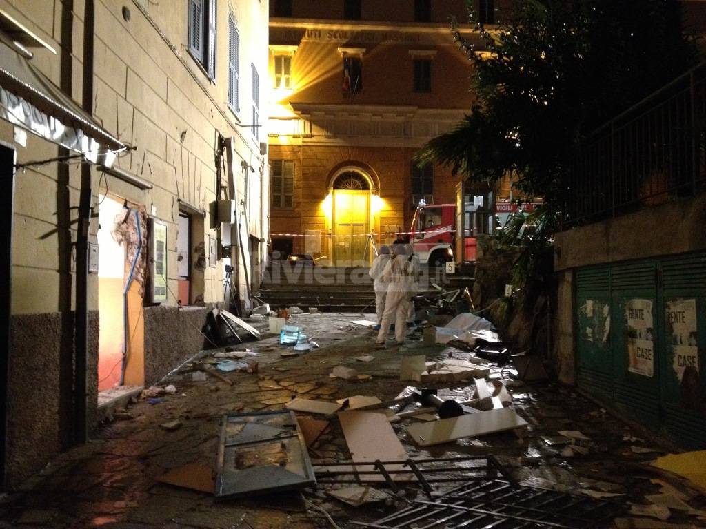 Imperia, attentato incendiario alla sala scommesse di piazza Calvi