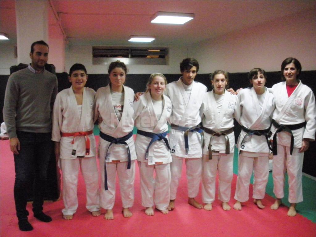 Auguri Di Natale Karate.Judo Club Ventimiglia Per La Gli Auguri Di Natale La Festa Con Sfida Genitori Vs Figli Foto Photogallery