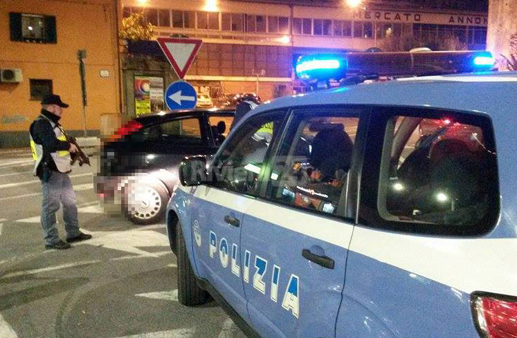 Sanremo Polizia centro città Pigna storico manso notturna 