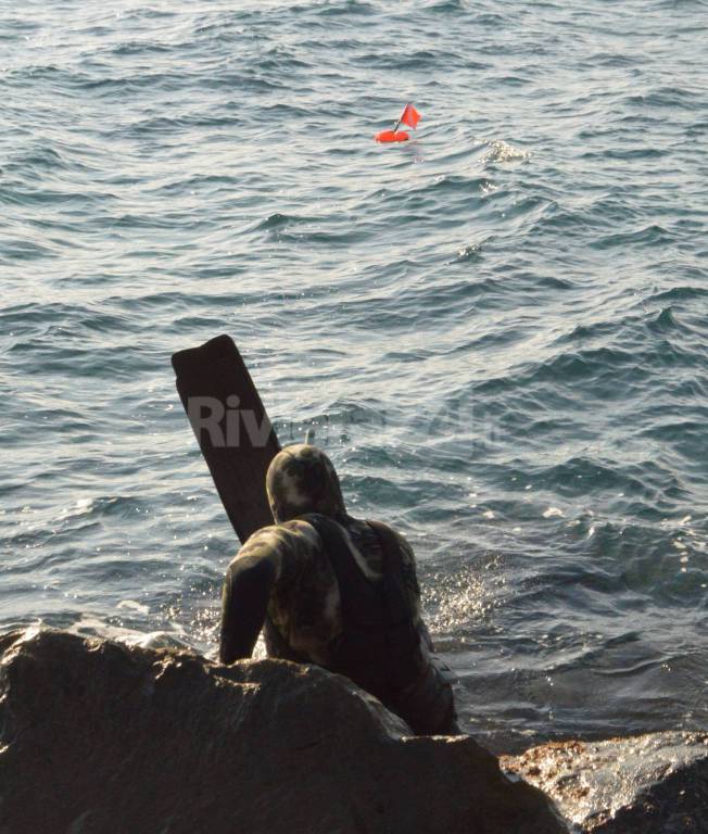 Misterioso ritrovamento in mare, sembra un ordigno bellico