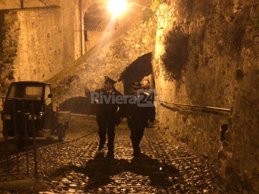 taggia, incendio nella notte in un'abitazione del centro storico