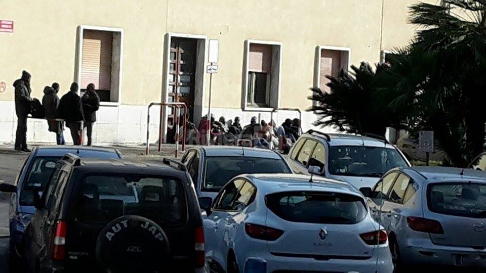 Ventimiglia, arrivo di oltre 100 migranti in stazione