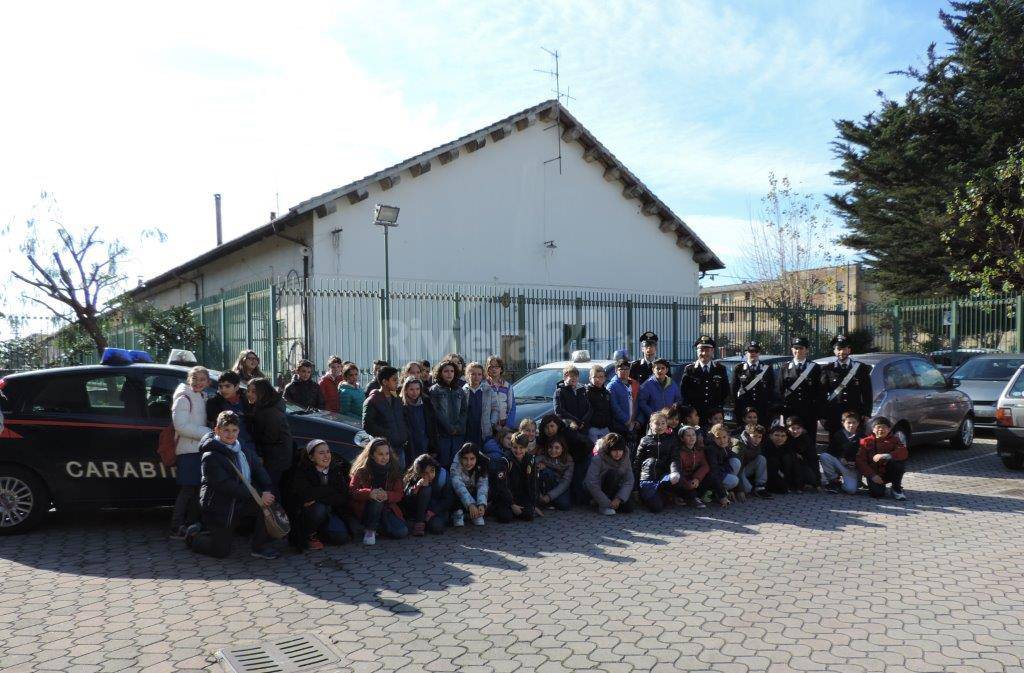 scuola arma in visita alla caserma carabinieri taggia