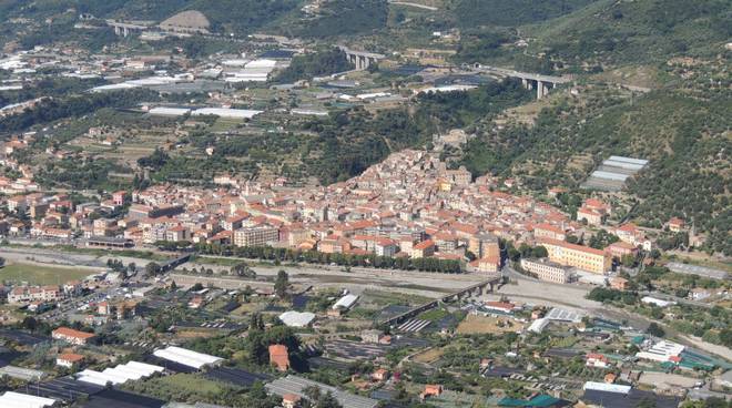 Taggia, rubano la borsa-fasciatoio di un bambino, l’appello della mamma: «Restituitemi almeno l’abitino del battesimo»