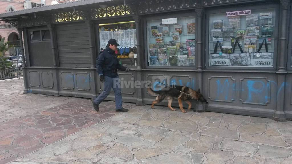 Controlli della Polizia di Stato in piazza Colombo a Sanremo