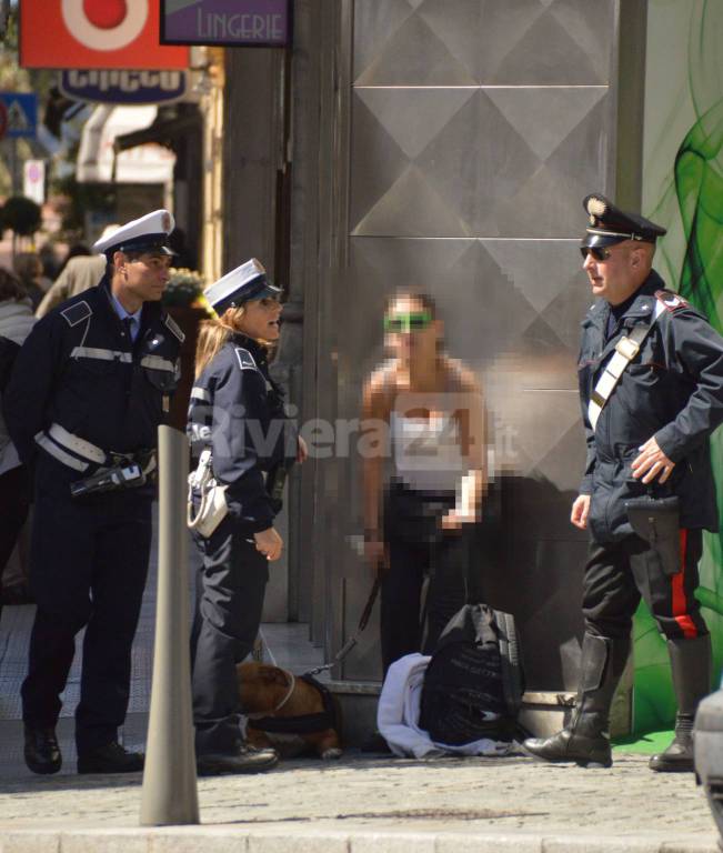 riviera24 -lite  fidanzati sanremo Carabinieri e Municipale