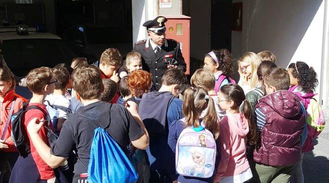 Alunni della Scuola primaria “Scaini-San Martino” in visita alla caserma dei Carabinieri di Sanremo